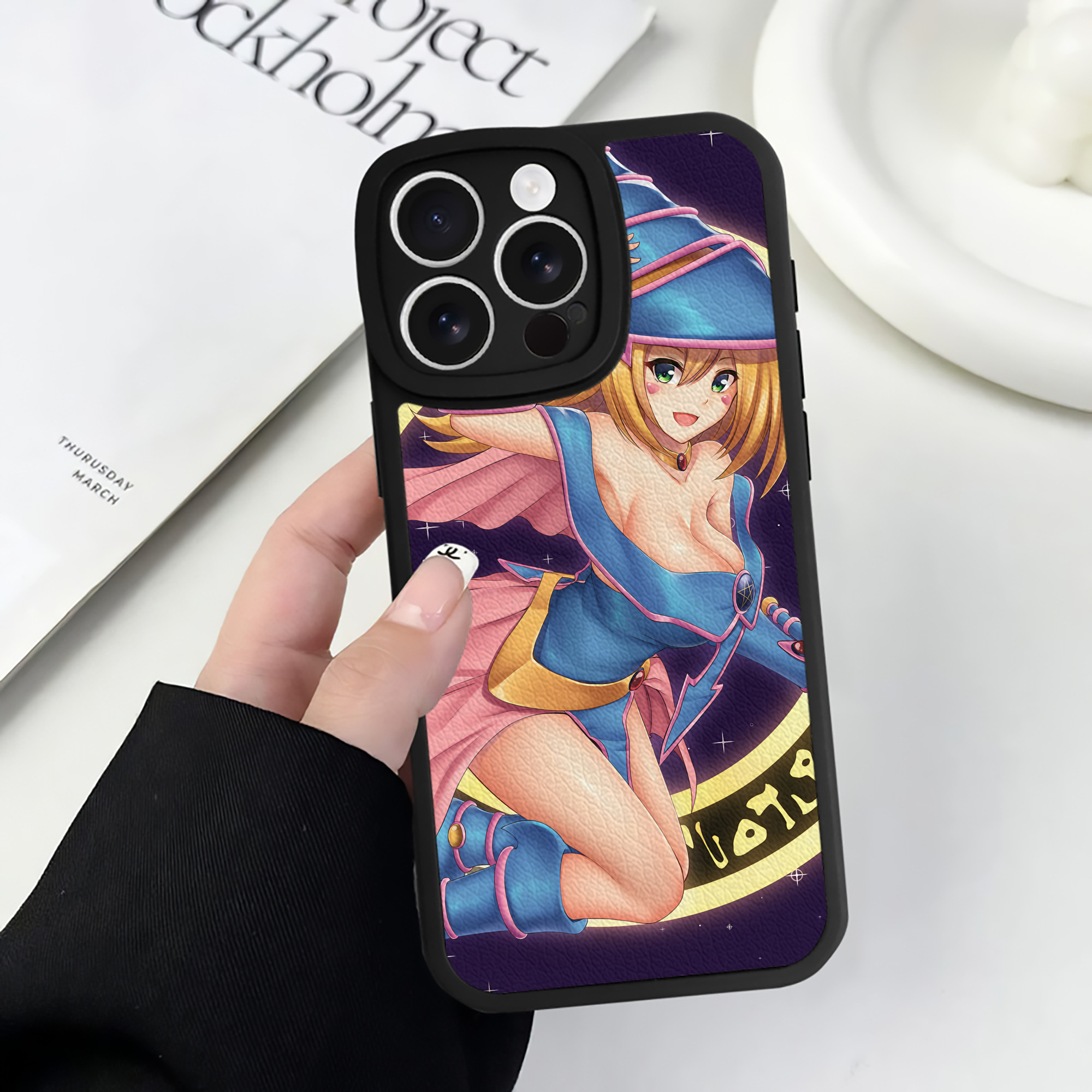 （画像用） 遊☆戯☆王 Yu-Gi-Oh! 【iPhone 16シリーズ対応】シリコンスマホケース（レザー調） 材質：シリコン